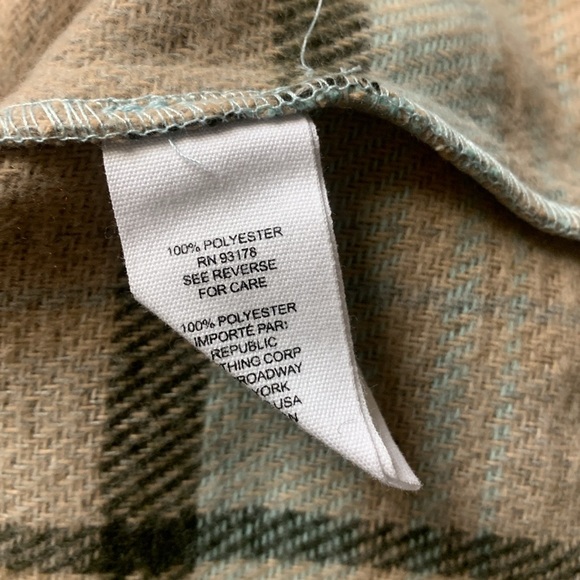 For The Republic Crop Shacket - Picture 9 of 11